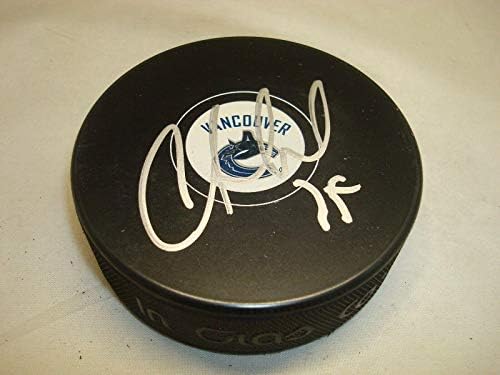 Кори Шнайдер подписа хокей шайба Ванкувър Канъкс с автограф 1А - Autograph NHL Pucks