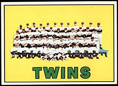 1967 Topps # 211 Близнаци Team Миннесотские близнаци (Бейзболна картичка) NM+ Близнаци
