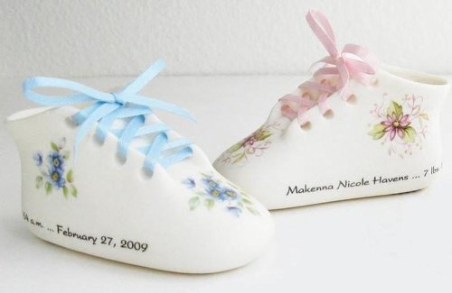 Класическа порцеланова туфелька-пандишпан в паметта на едно дете (в синьо)