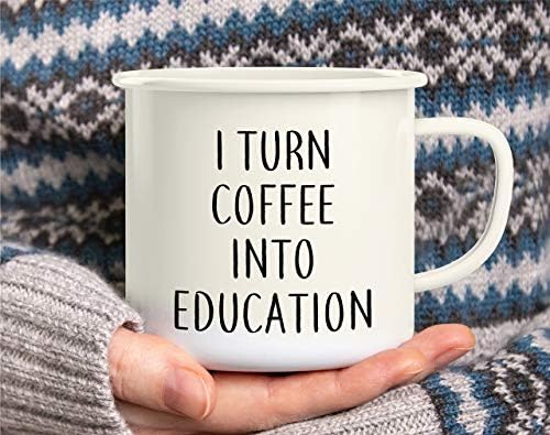 Retreez I Turn Coffee Into Education 16 Унции Эмалированная Кафеена чаша от Неръждаема стомана за къмпинг лагерния огън - Забавни, Саркастичные, Вдъхновяващи подаръци за рожден ден