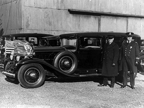 БЕЗКРАЙНИ СНИМКИ 1930 Снимката: Полицай | Шофьор | Шестнадцатицилиндровый лимузина Cadillac | Президент Селскостопанска