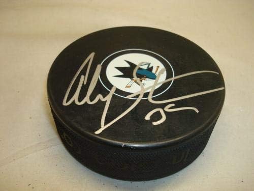 Алекс Сталок подписа хокей шайба Сан Хосе Шаркс с автограф на 1C - за Миене на НХЛ с автограф