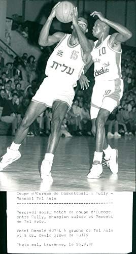 Винтажное снимки на различни ситуации в баскетбола - Пулли Маккаби Тел Авив