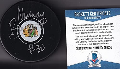 Хокейна шайба с лицензионния логото на Чикаго Блекхоукс с автограф на Бекет-БАС Мъри Баннермана
