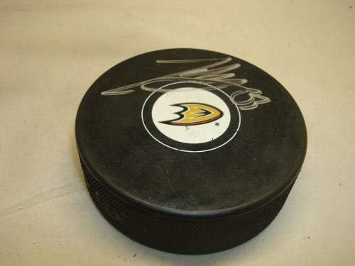 Якоб Сильфверберг подписа хокей шайба Анахайм Дъкс с автограф от 1D - за Миене на НХЛ с автограф