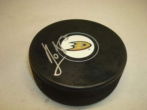 Корбиньян Хольцер подписа хокей шайба Анахайм Дъкс с автограф 1А - Autograph NHL Pucks