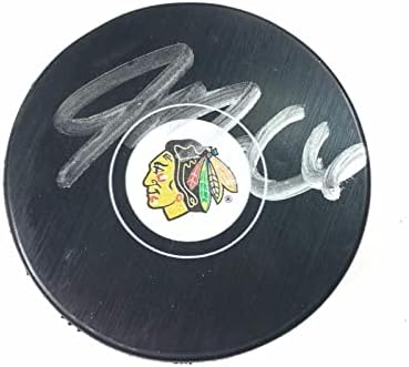 ДЖЕЙК Маккейб подписа Хокей шайба PSA/ДНК Чикаго Блекхоукс С Автограф - Autograph NHL Pucks