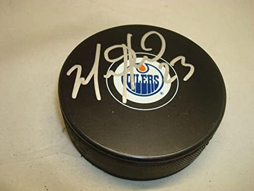 Мат Хендрикс подписва хокей шайба Едмънтън Ойлърс с автограф от 1B - за Миене на НХЛ с автограф