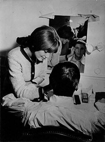 Реколта снимка Бетси Мотет, ясна грим Мишелю Оклеру, 1964 година.